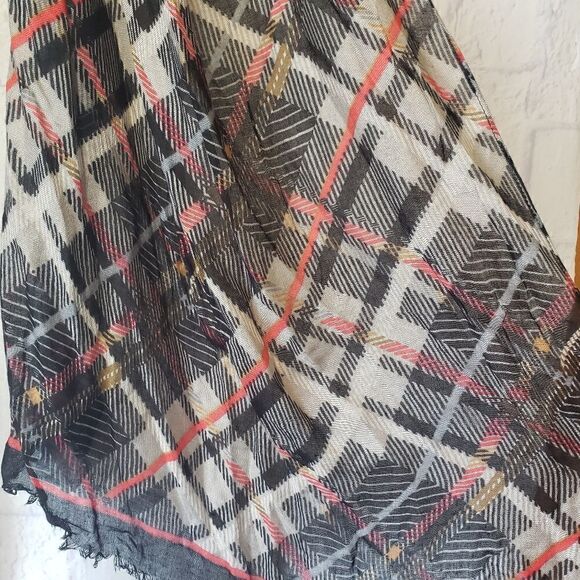VERA BRADLEY Soft Fringe Sofia Plaid Scarf - Picture 4 of 4